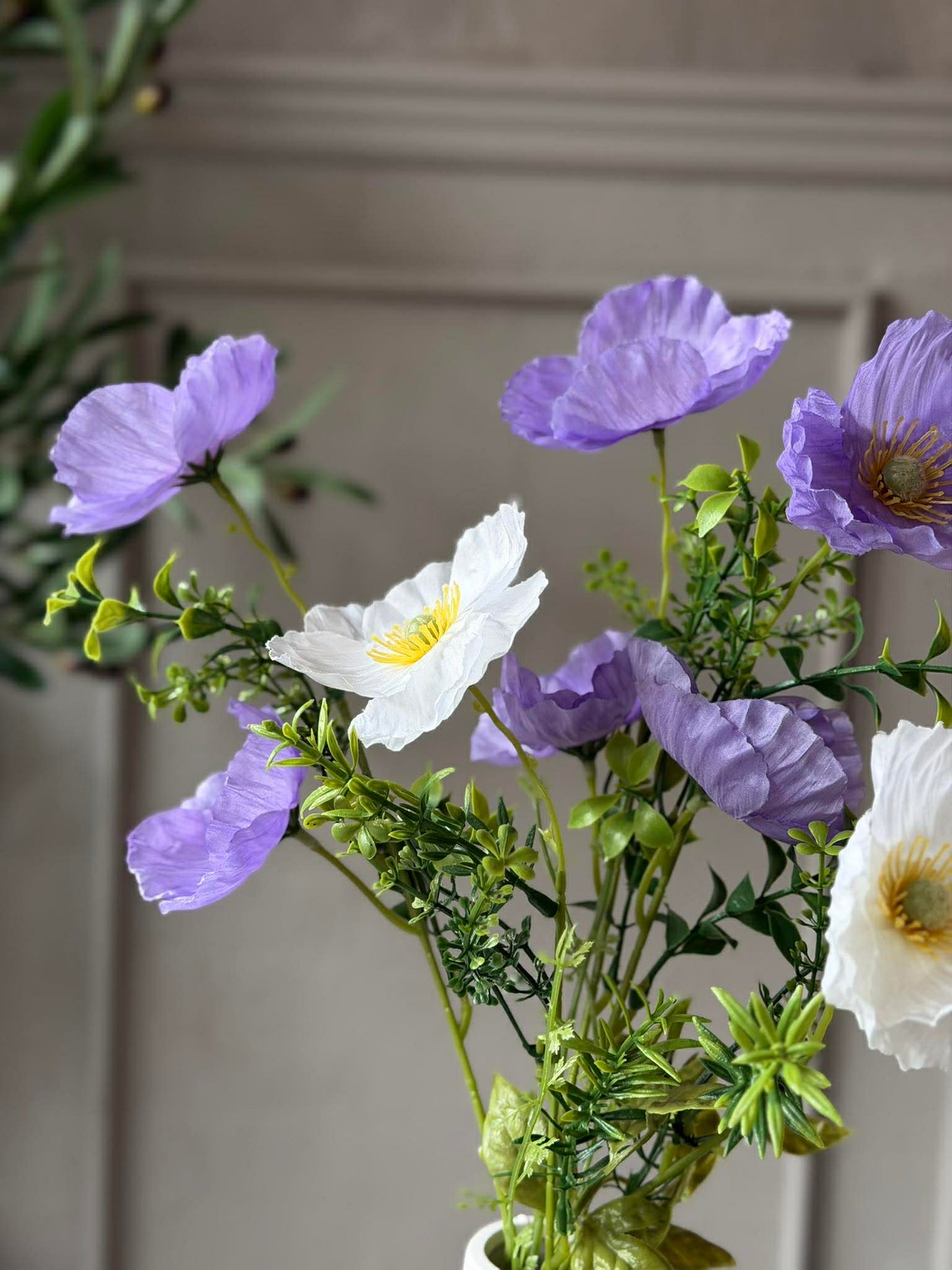 Blomster i hvid vase - Flere farver
