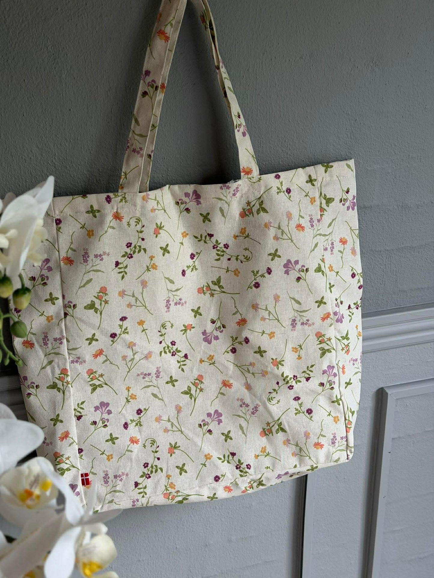 Shopper flower