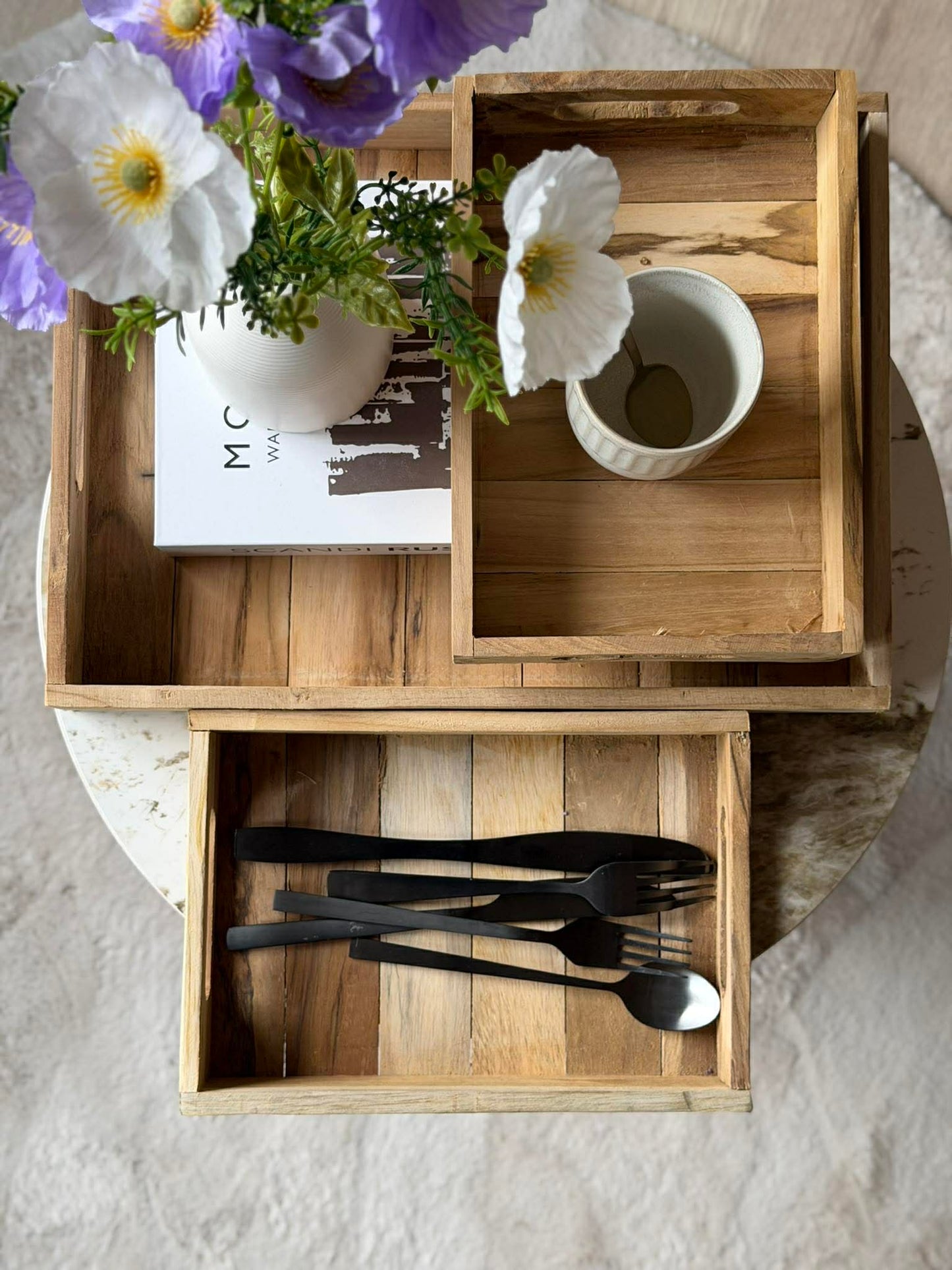 Blomster i hvid vase - Flere farver