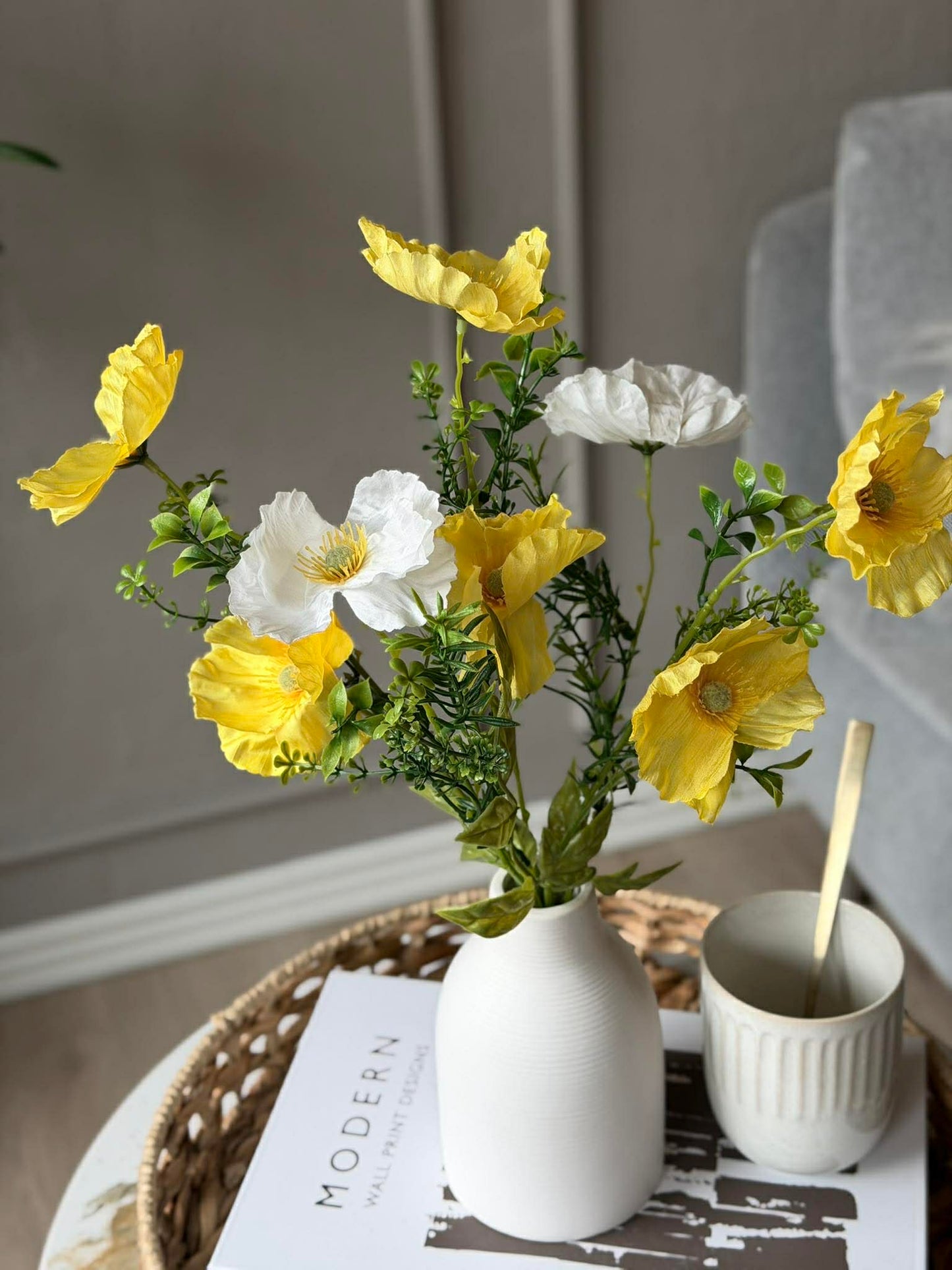 Blomster i hvid vase - Flere farver