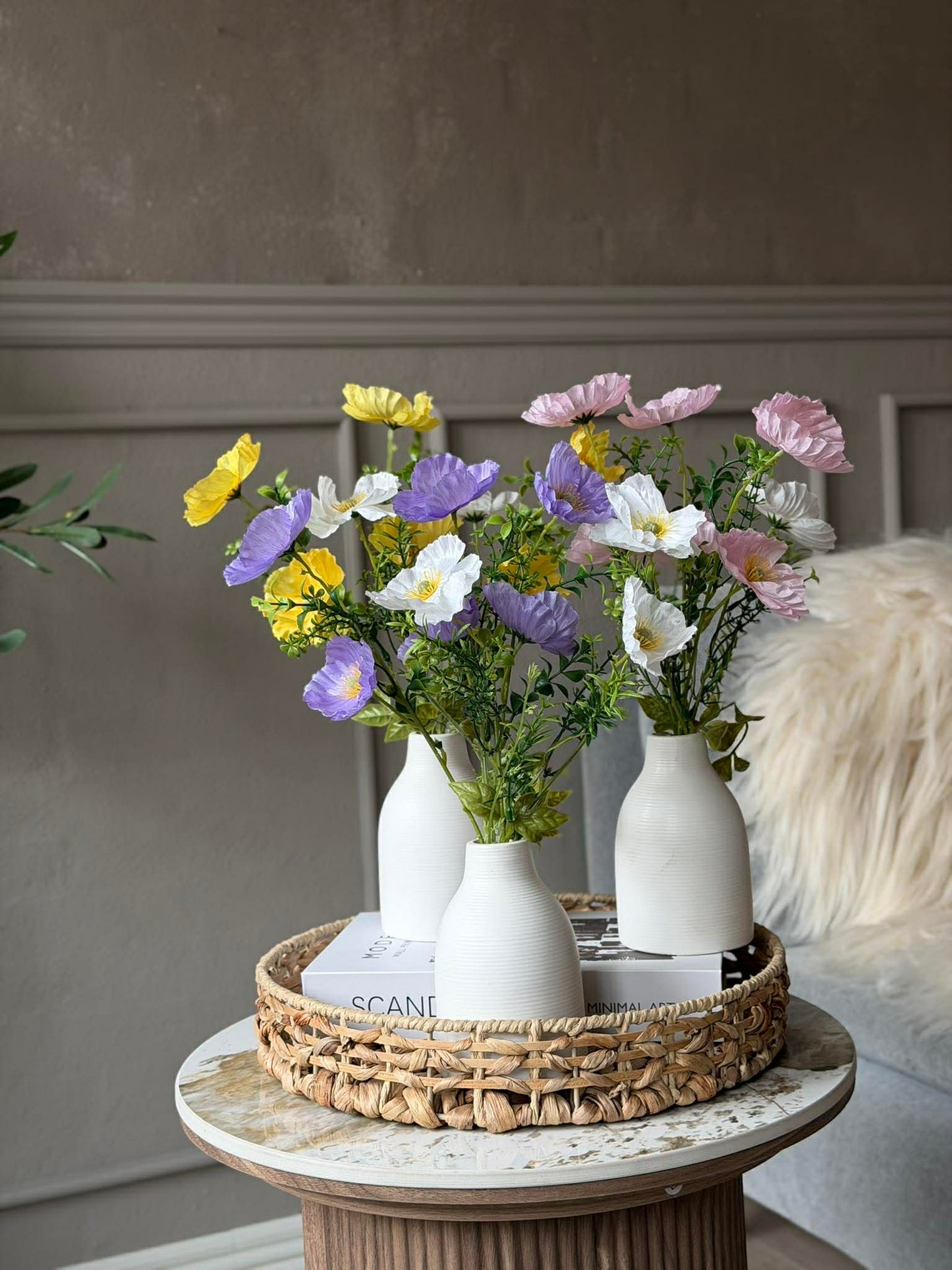 Blomster i hvid vase - Flere farver