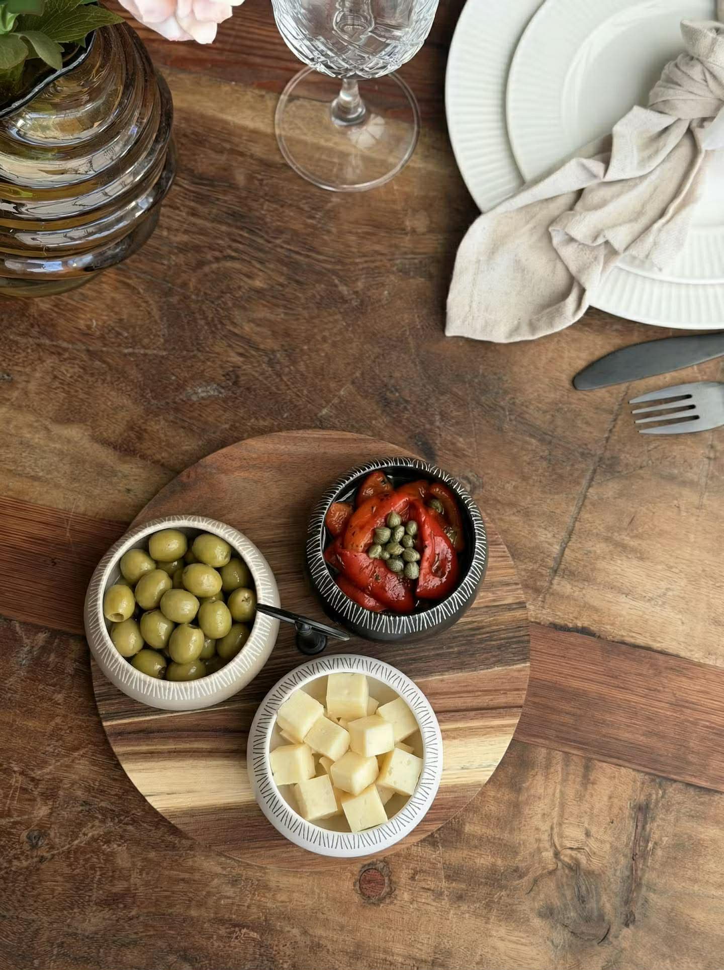 Tapas - 3 skåle på rundt fad