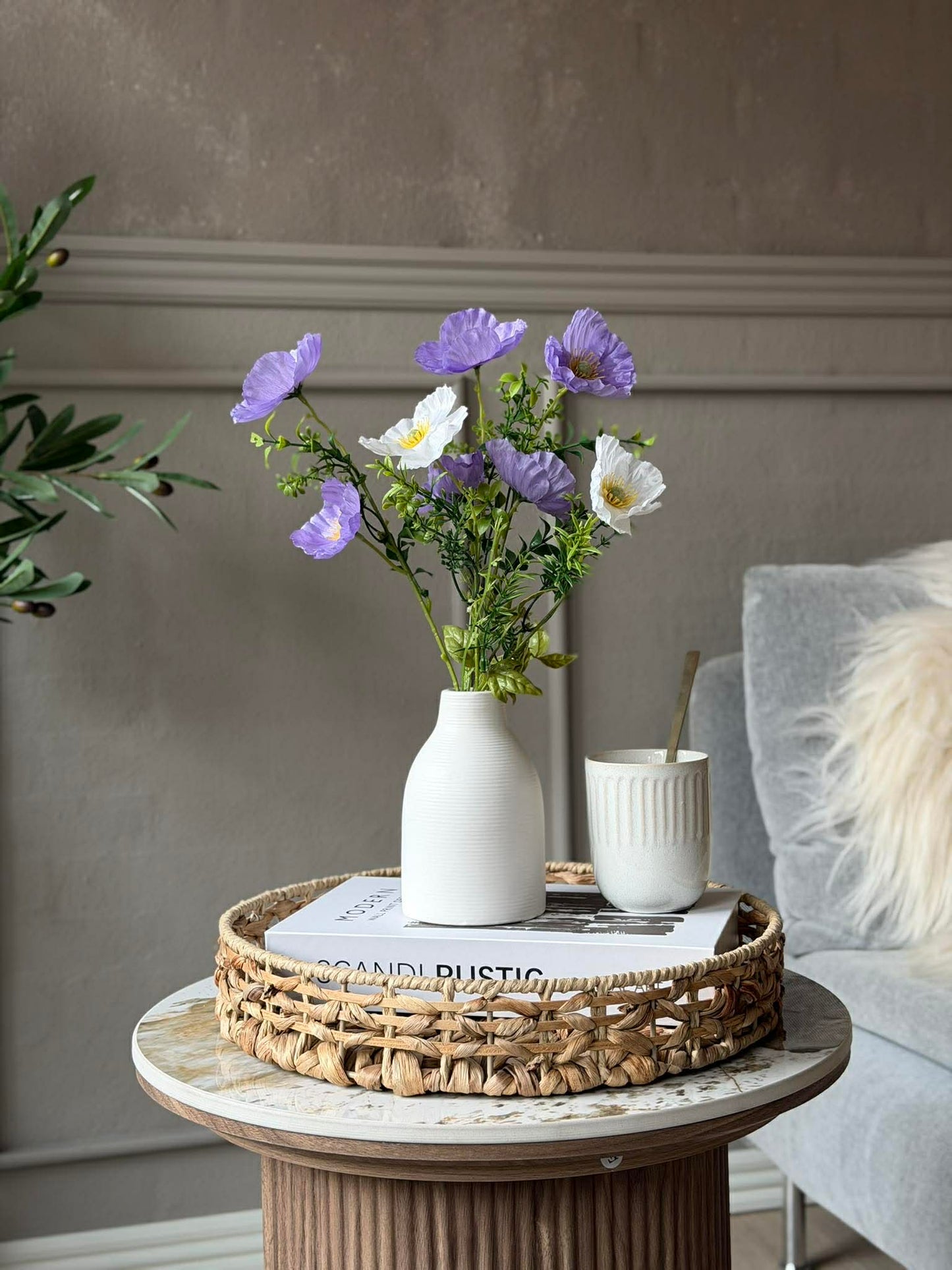 Blomster i hvid vase - Flere farver