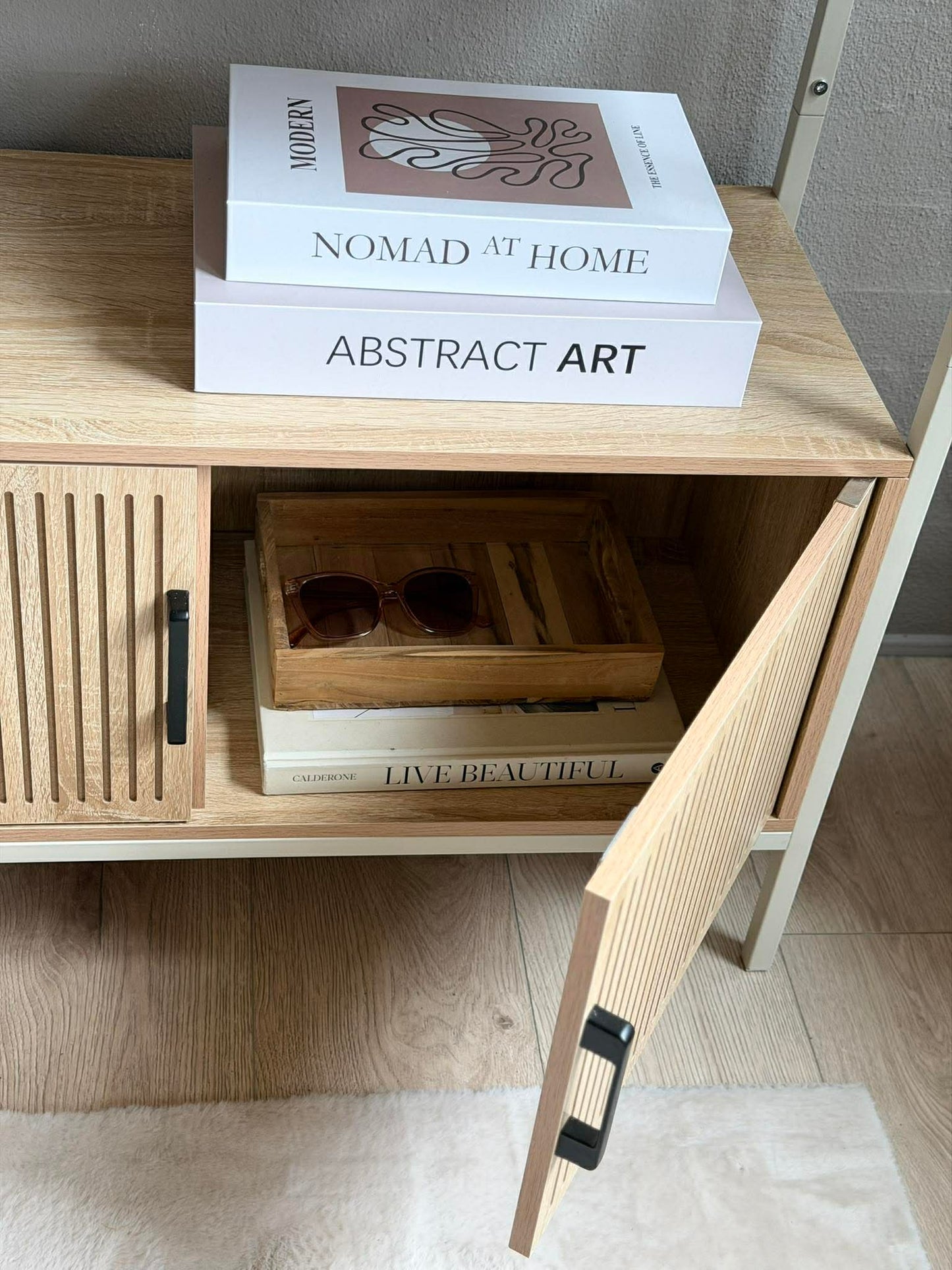Reol med hylde og skab - Off white