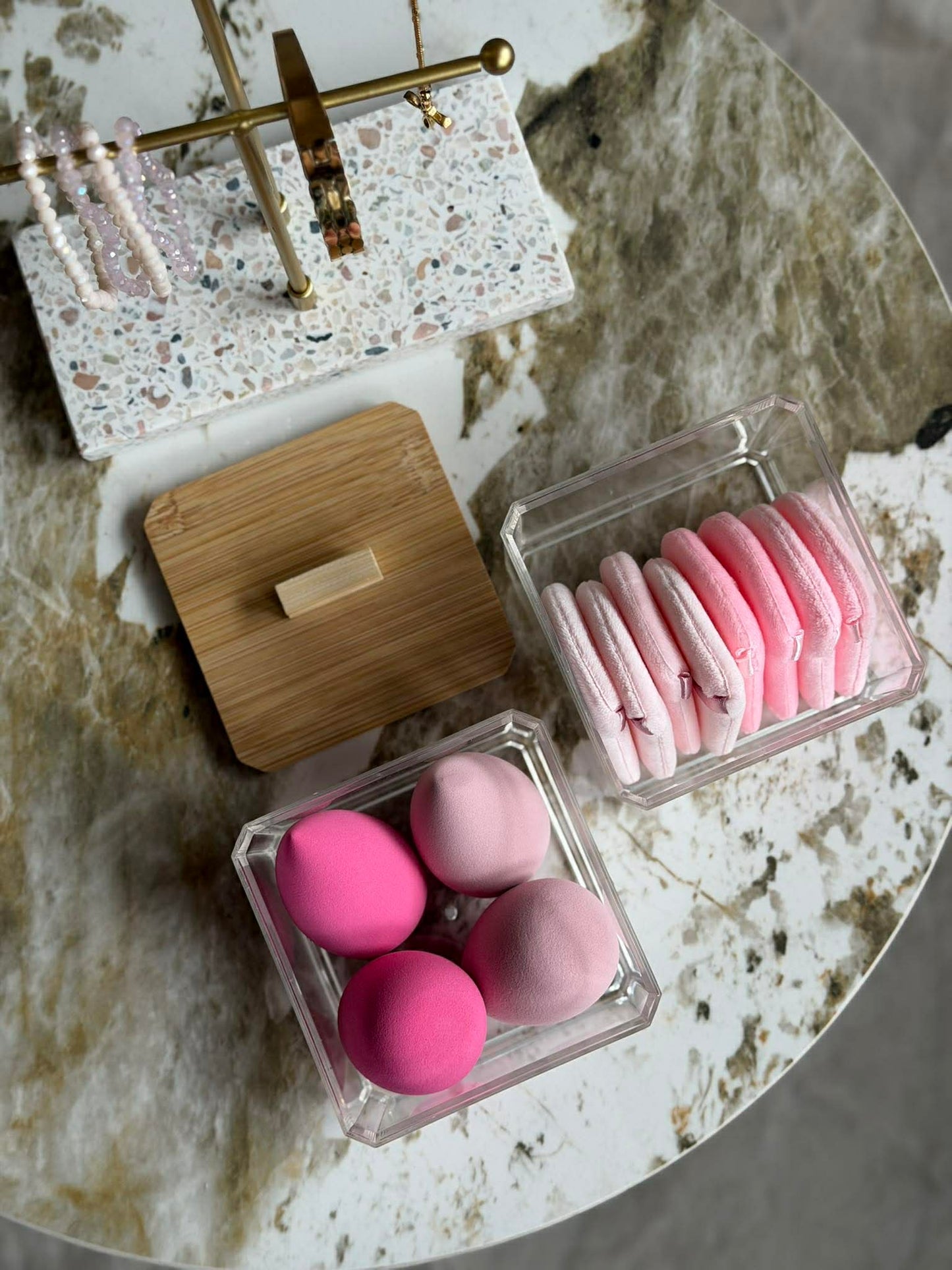Makeup organiser med svampe - 2 lag
