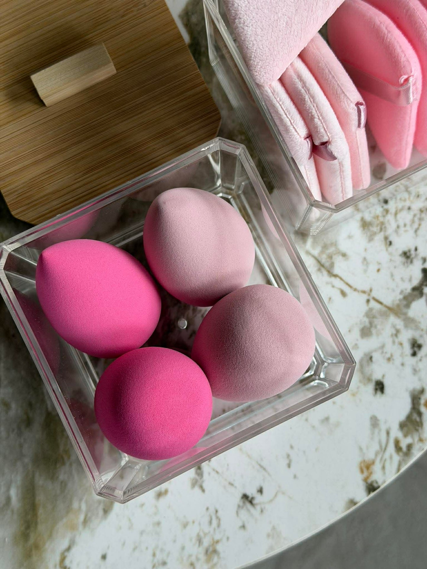 Makeup organiser med svampe - 2 lag