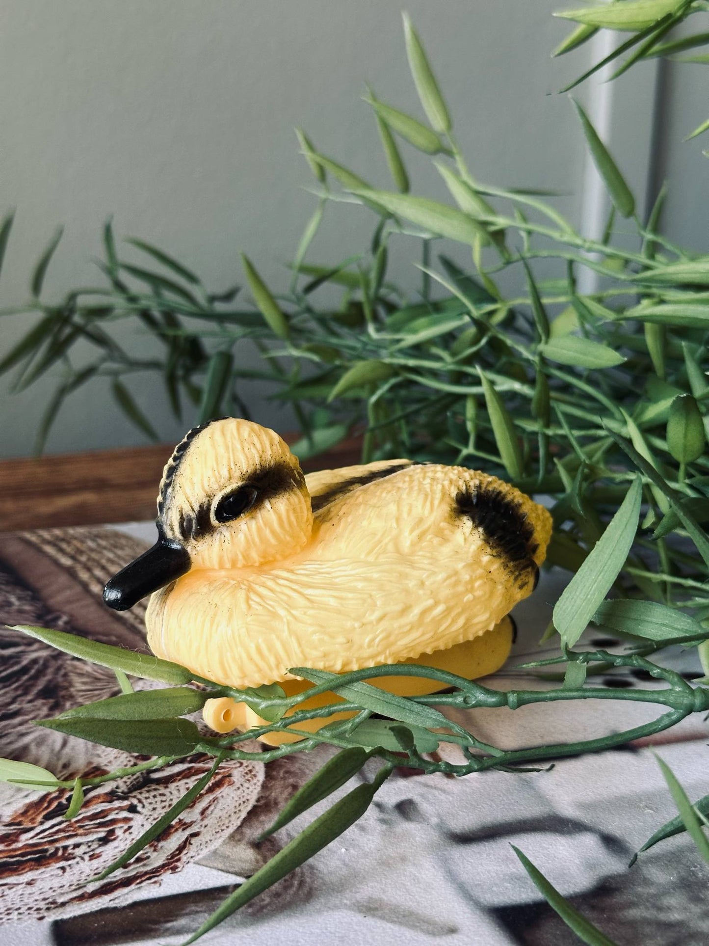 Flydeand til havedekoration