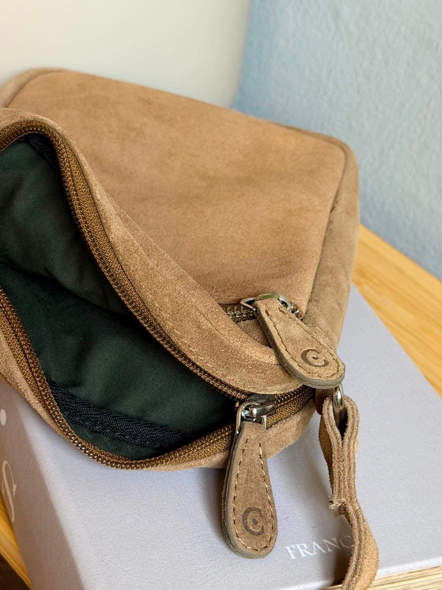 Mobiltaske Daily – Suede beige