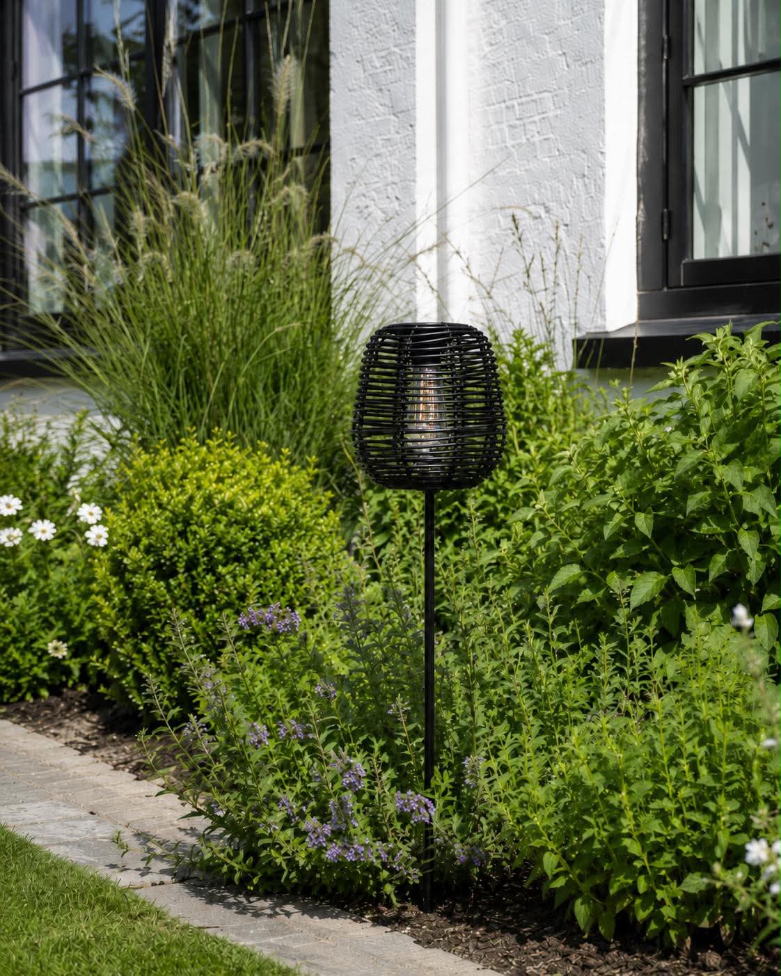 Lanterne på spyd 79 cm - Flere farver