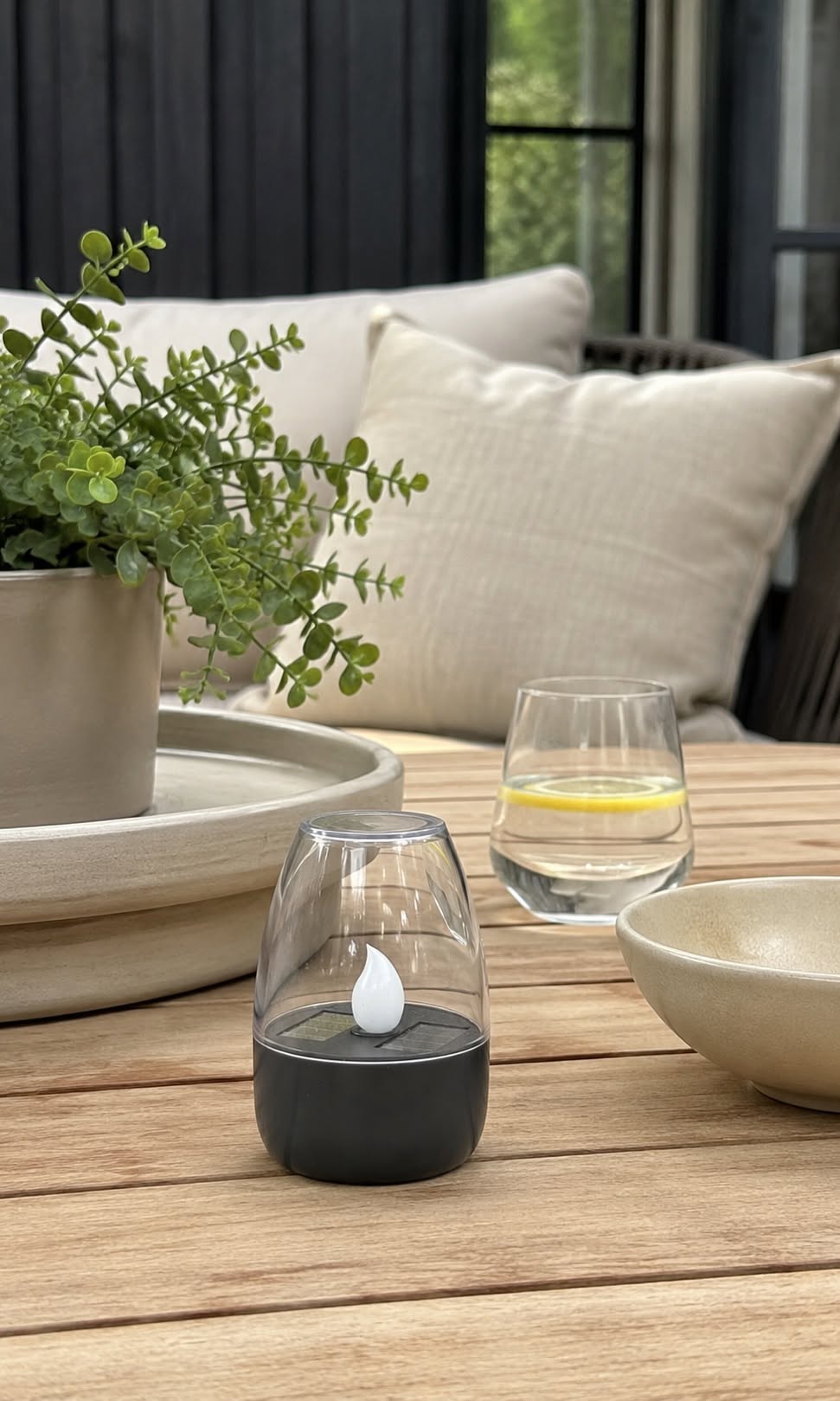 Lysestage med solceller