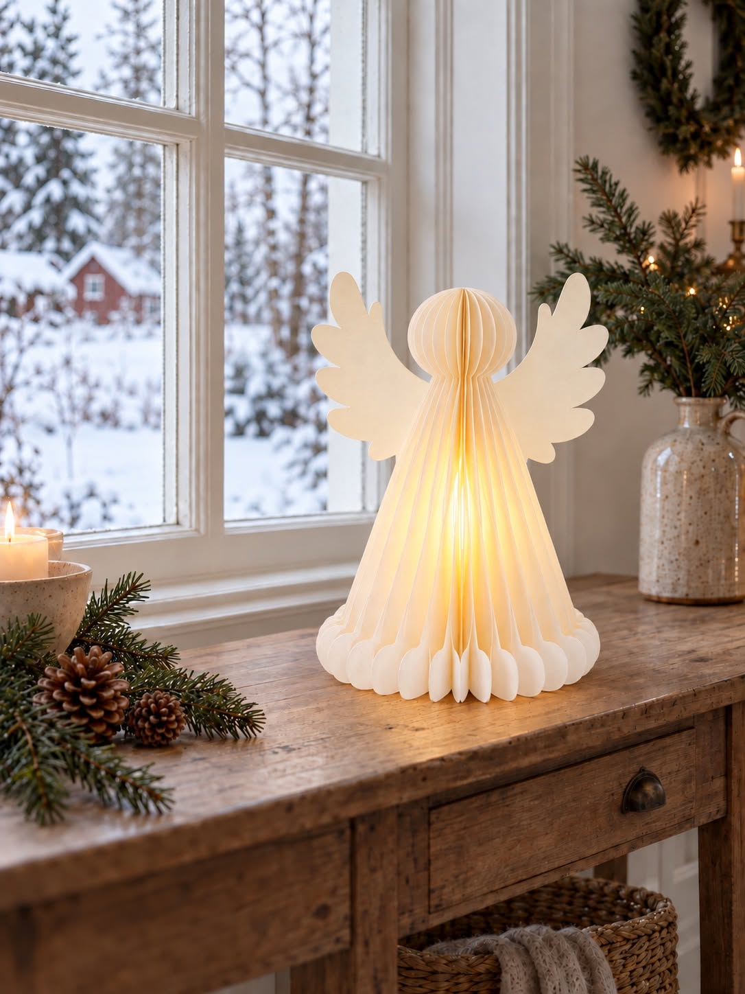 Engel med lys - 38 cm