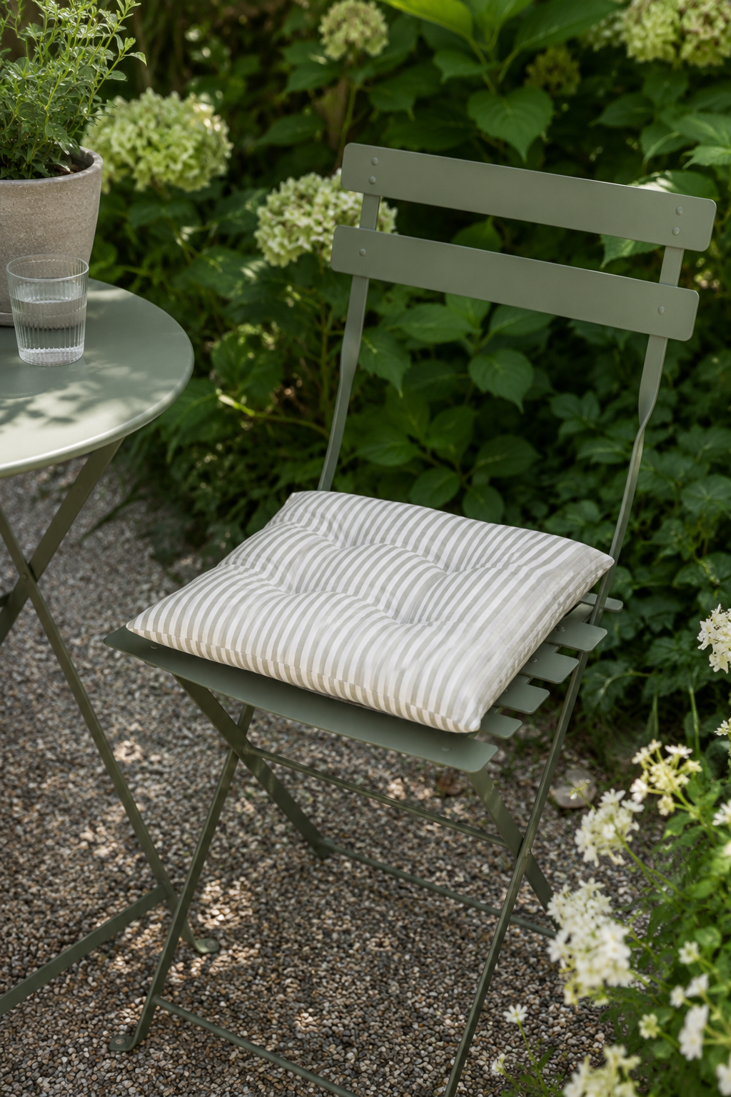 Havehynde futon – Stribet salvie grøn 40×40