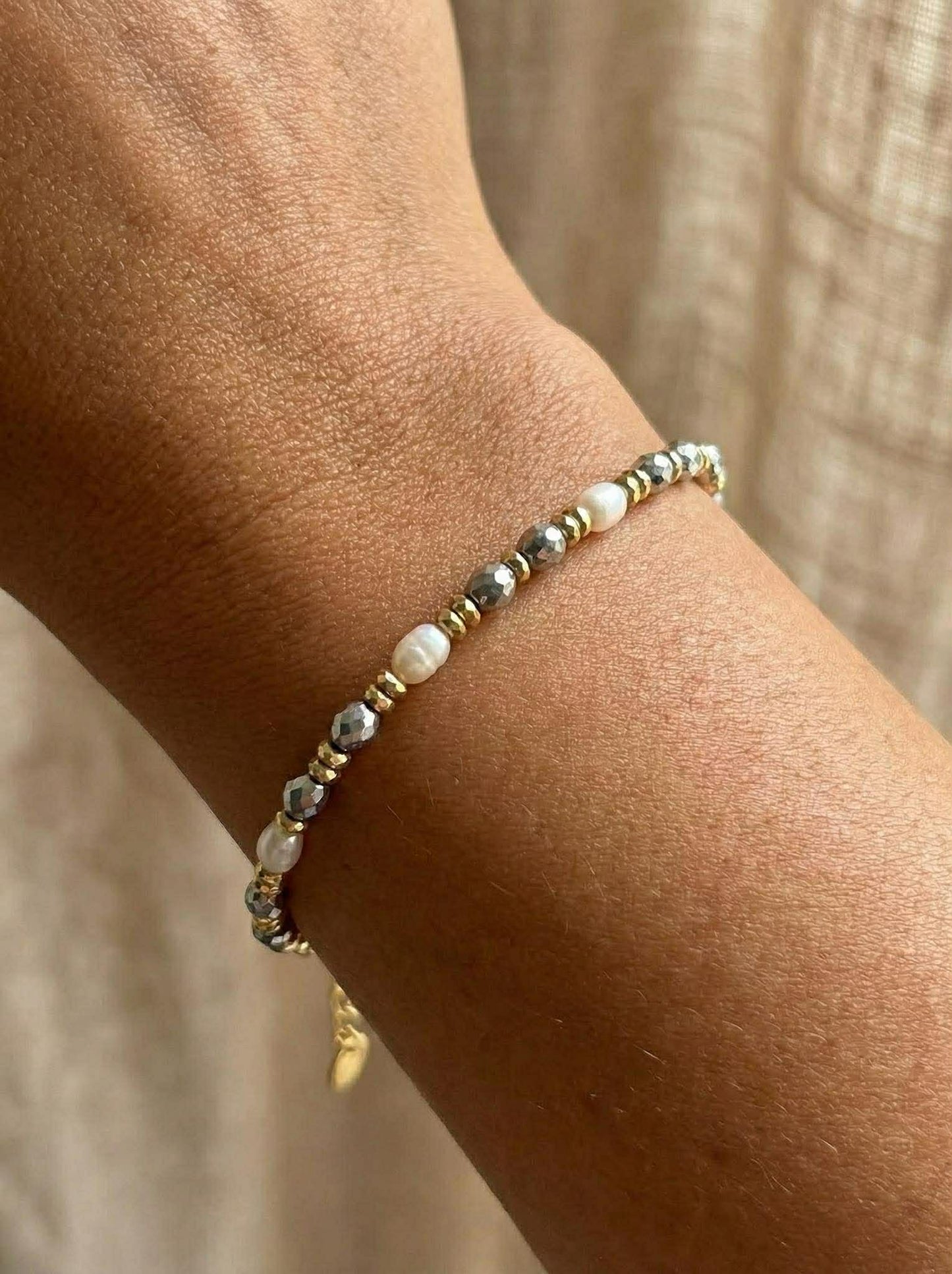 Armbånd ELINE - med ferskvandsperler