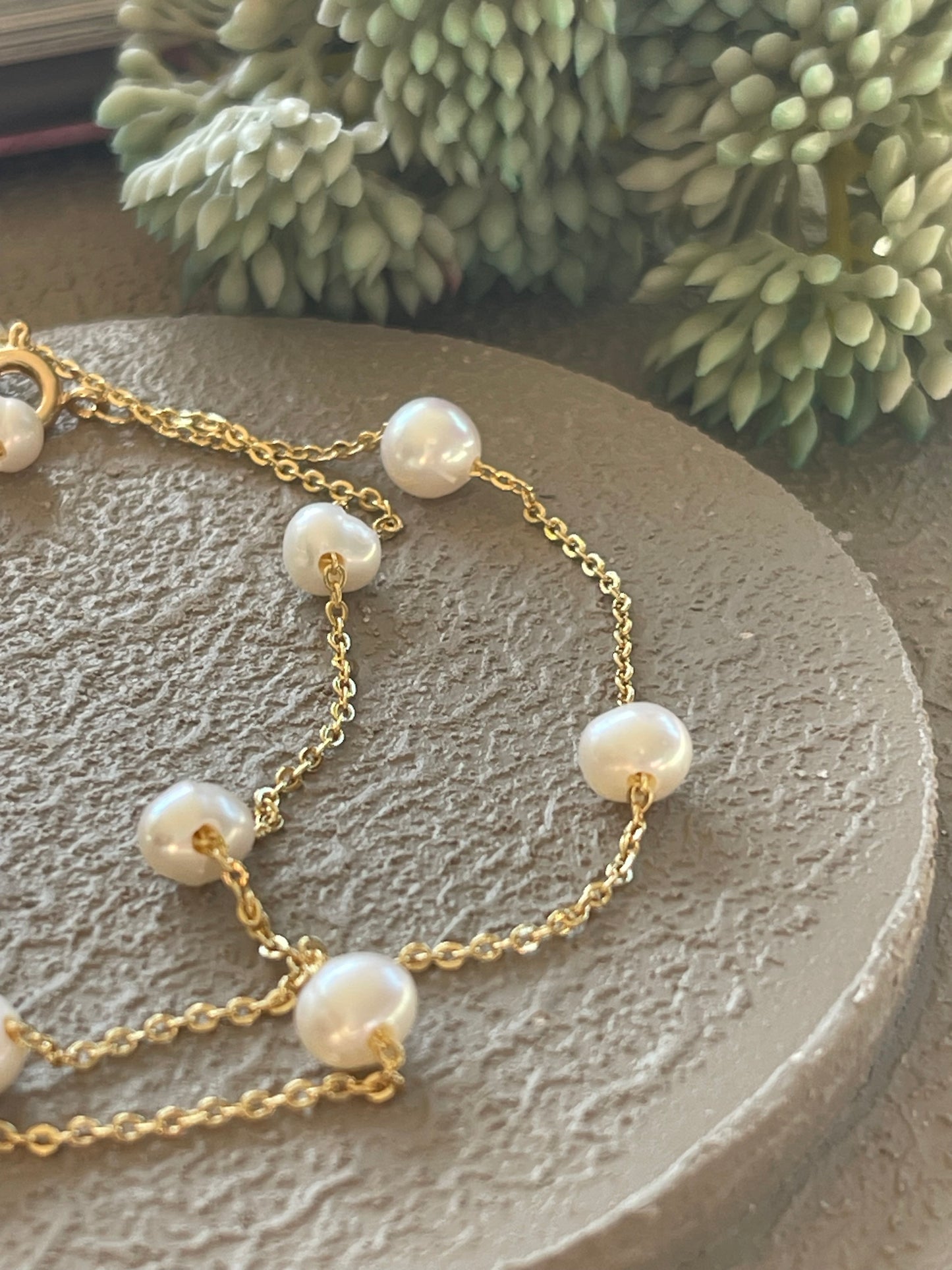 Halskæde Gry - med ferskvandsperler