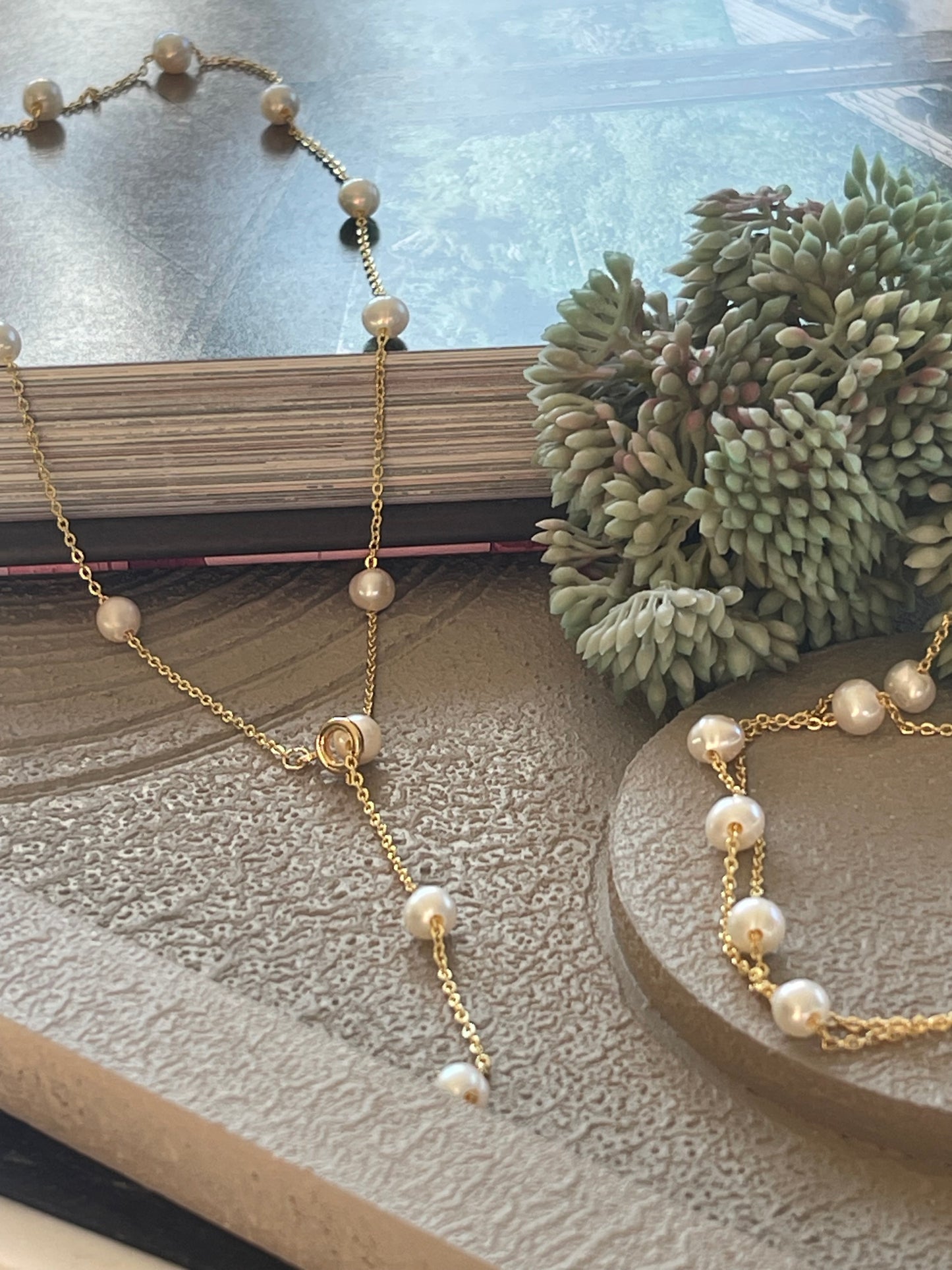 Halskæde Gry - med ferskvandsperler