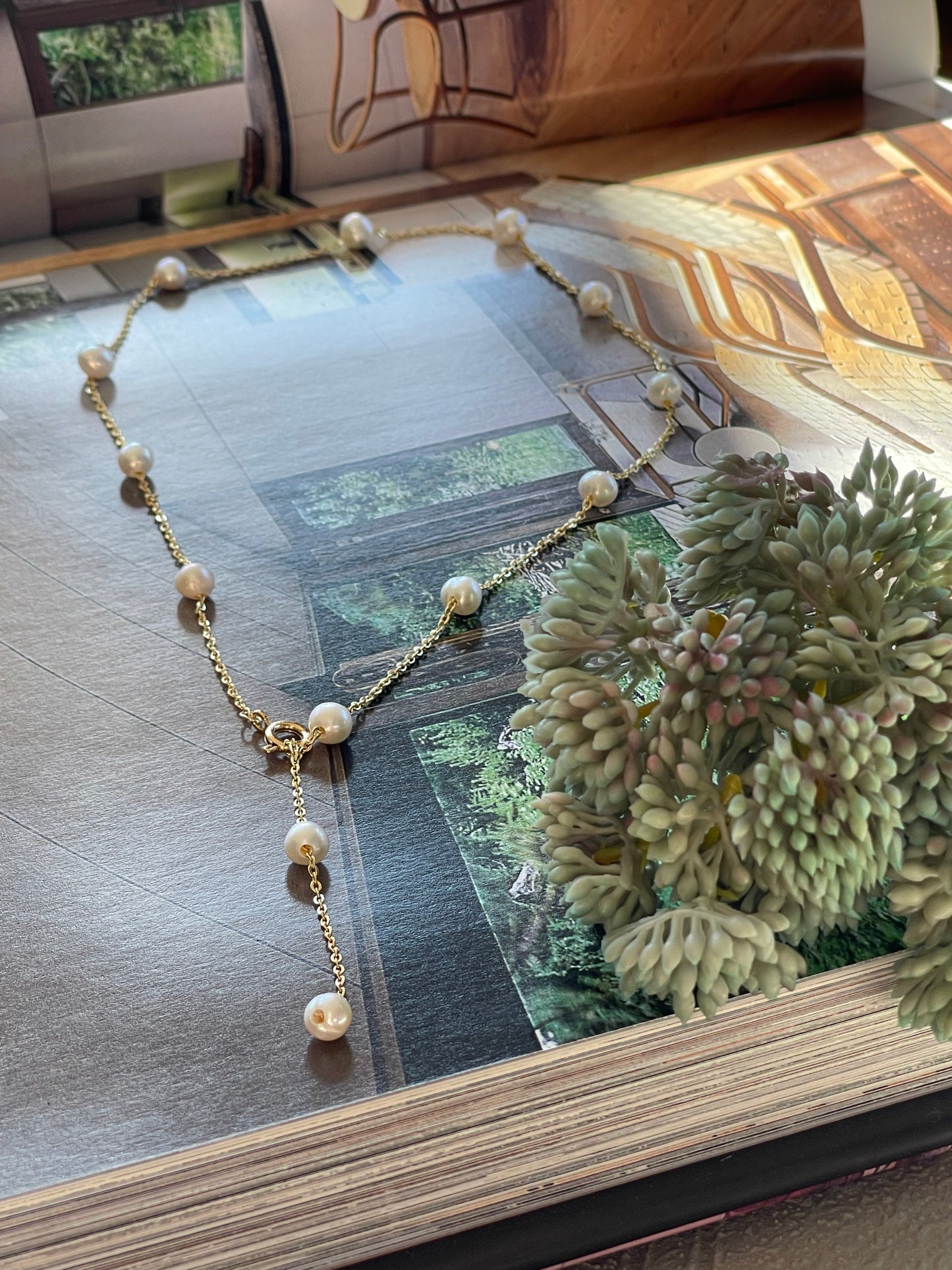 Halskæde Gry - med ferskvandsperler