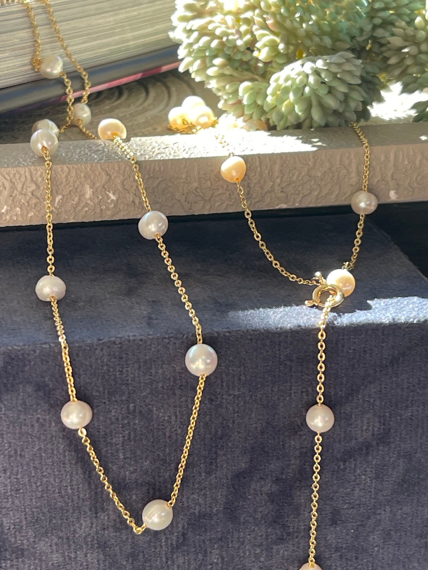 Halskæde Gry - med ferskvandsperler