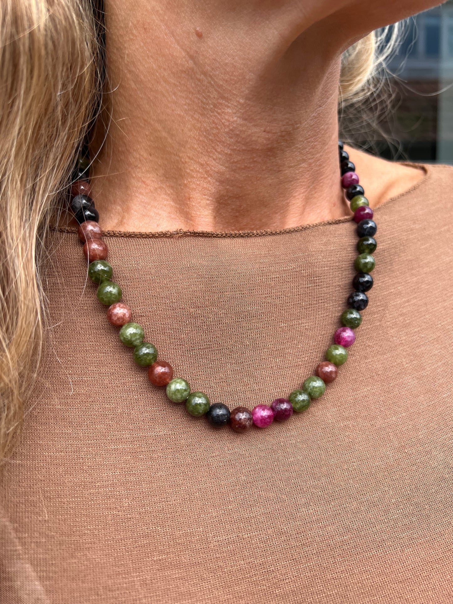 Halskæde Mary Emerald/Berry Mix