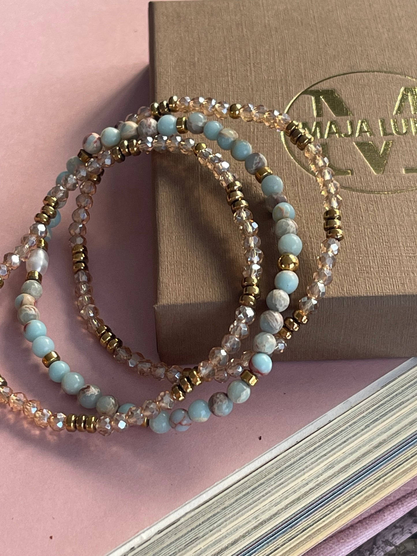 Armbånd Leah Sea Breeze/Natur – Sæt med 3 stk