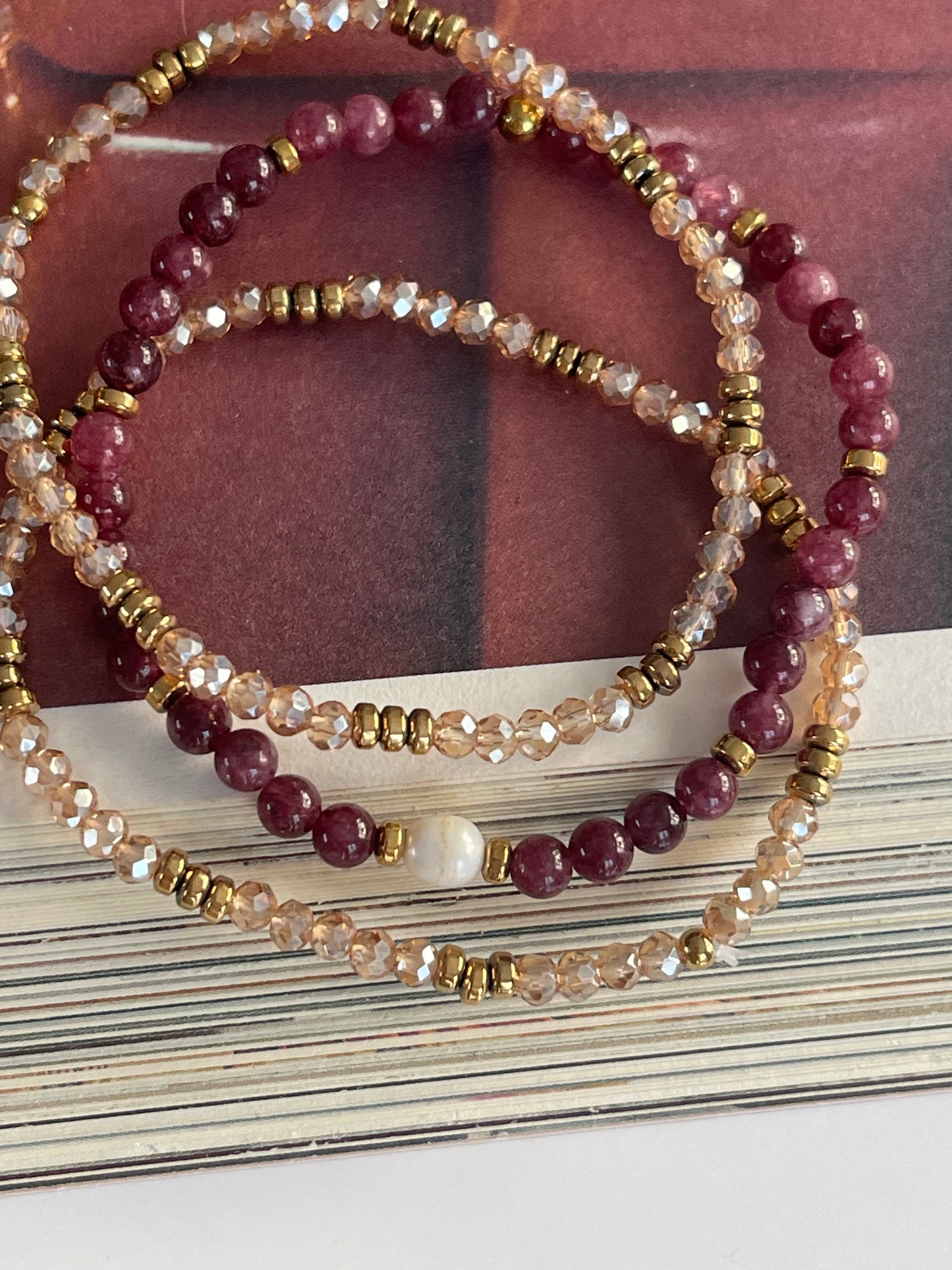 Armbånd Leah Bordeaux/Natur – Sæt med 3 stk