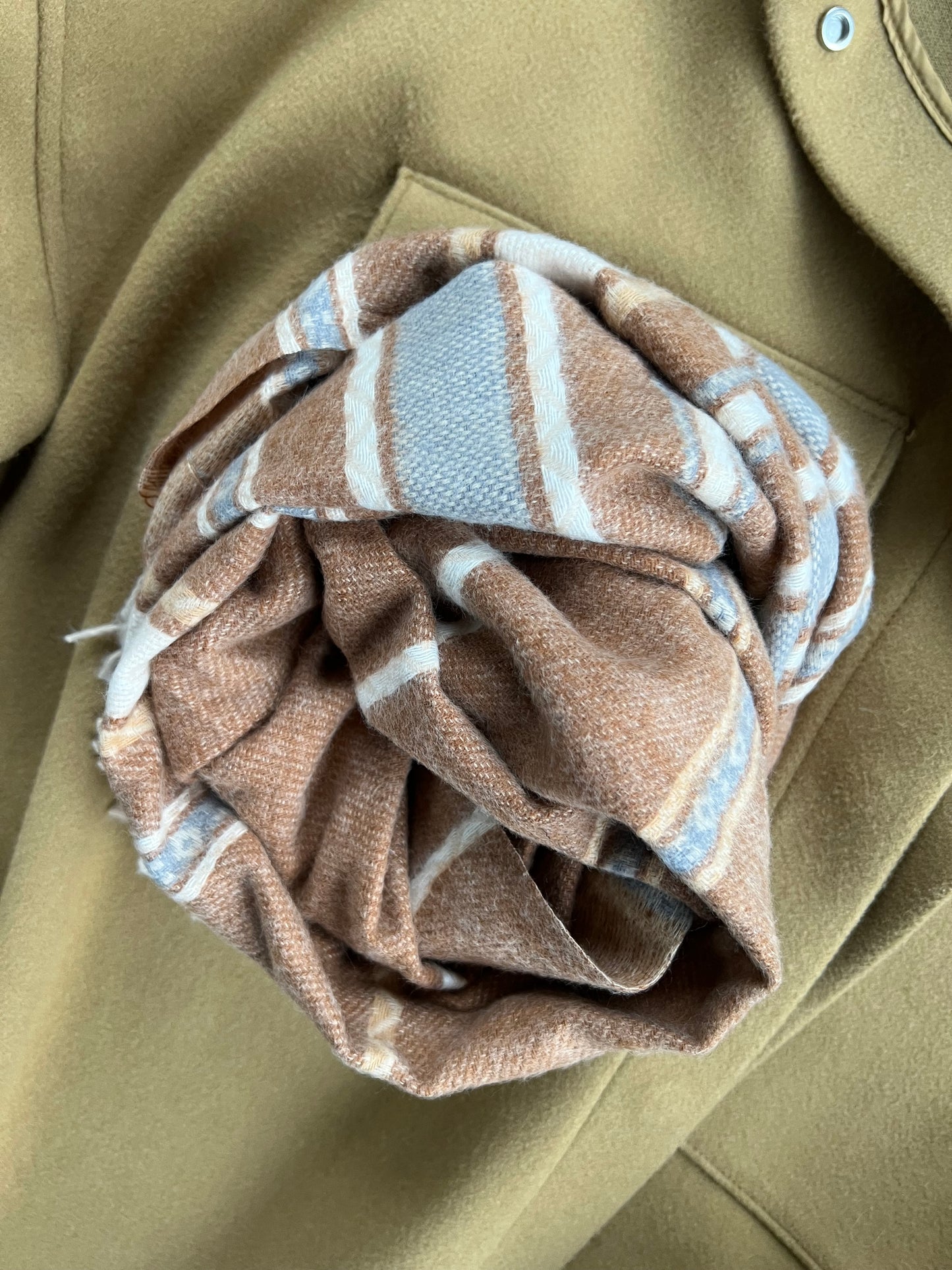 Tørklæde Sasha - Cognac Strib