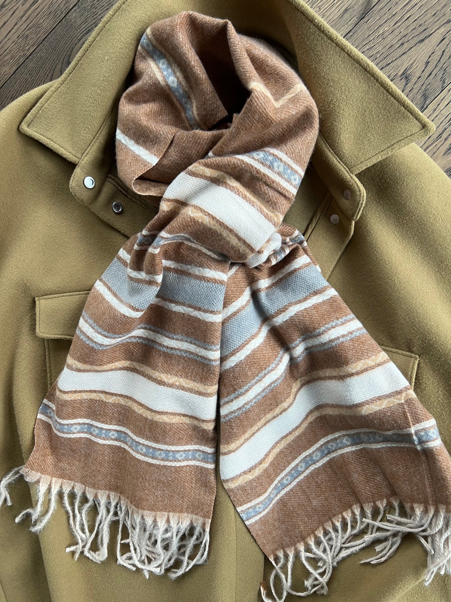 Tørklæde Sasha - Cognac Strib