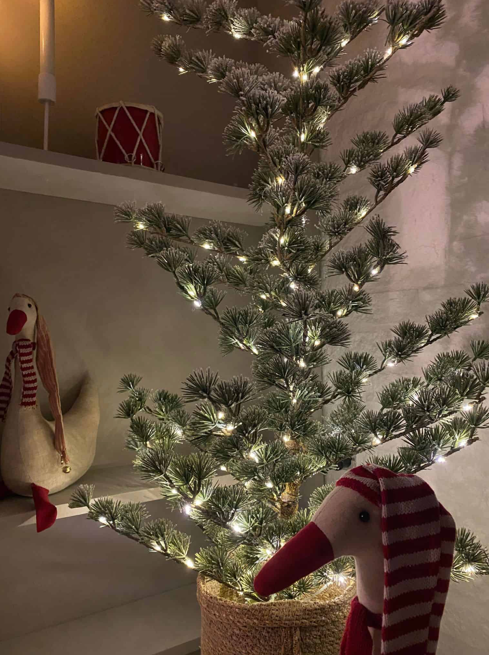 Cedertræ med sne - Ink LED lyskæde - 170 cm