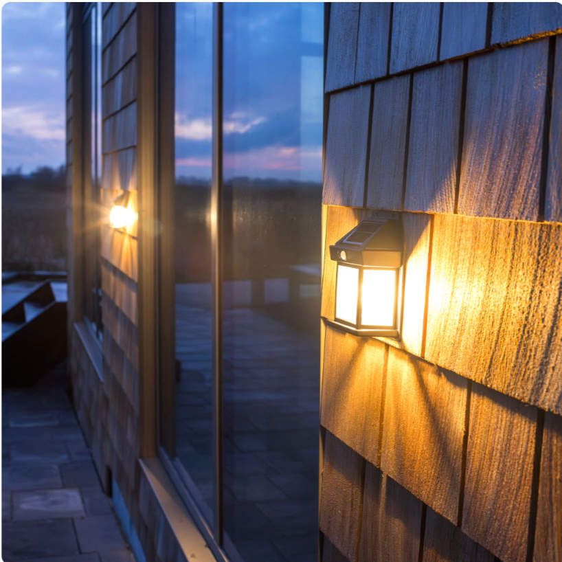 Solar udendørslampe til væg - med sensor