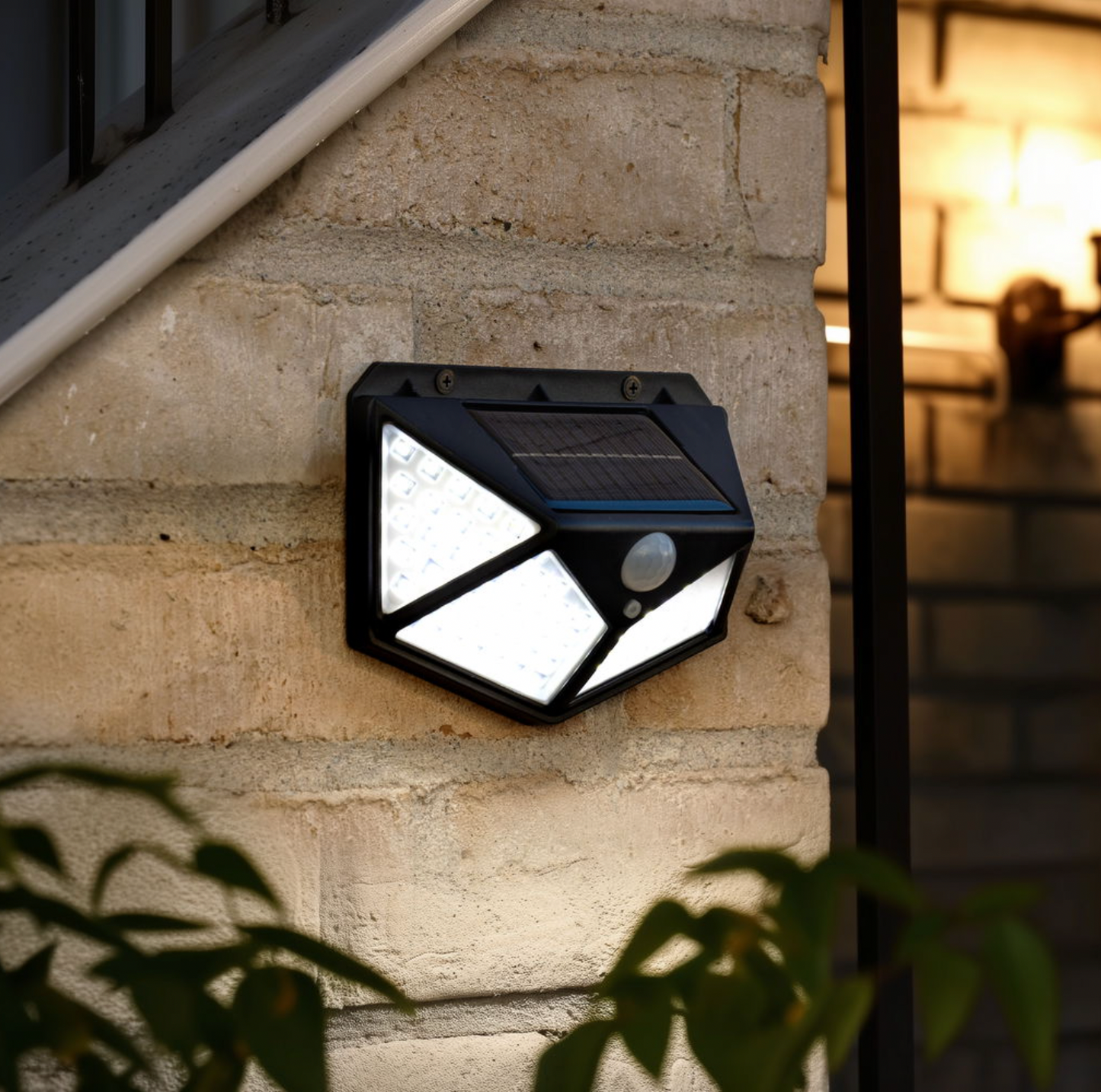 Væglampe med solar og bevægelsessensor