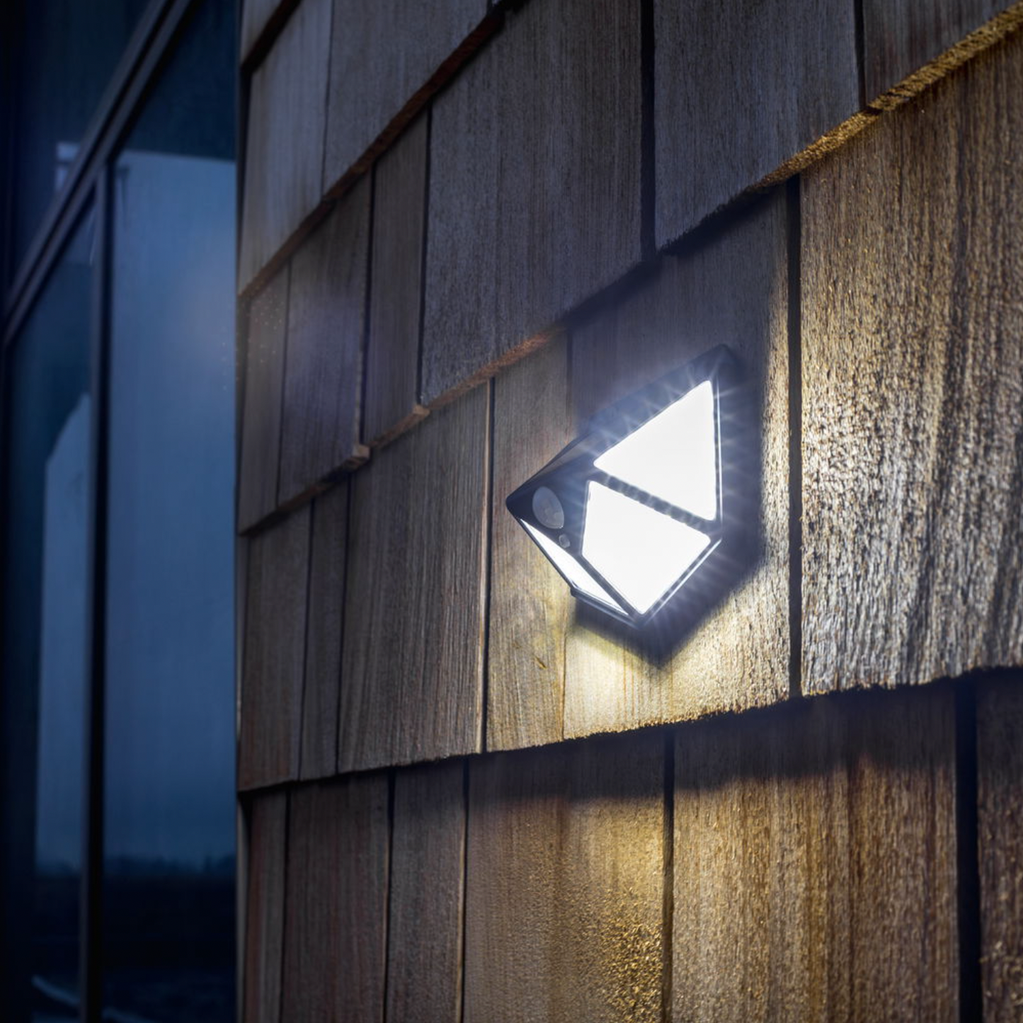 Væglampe med solar og bevægelsessensor