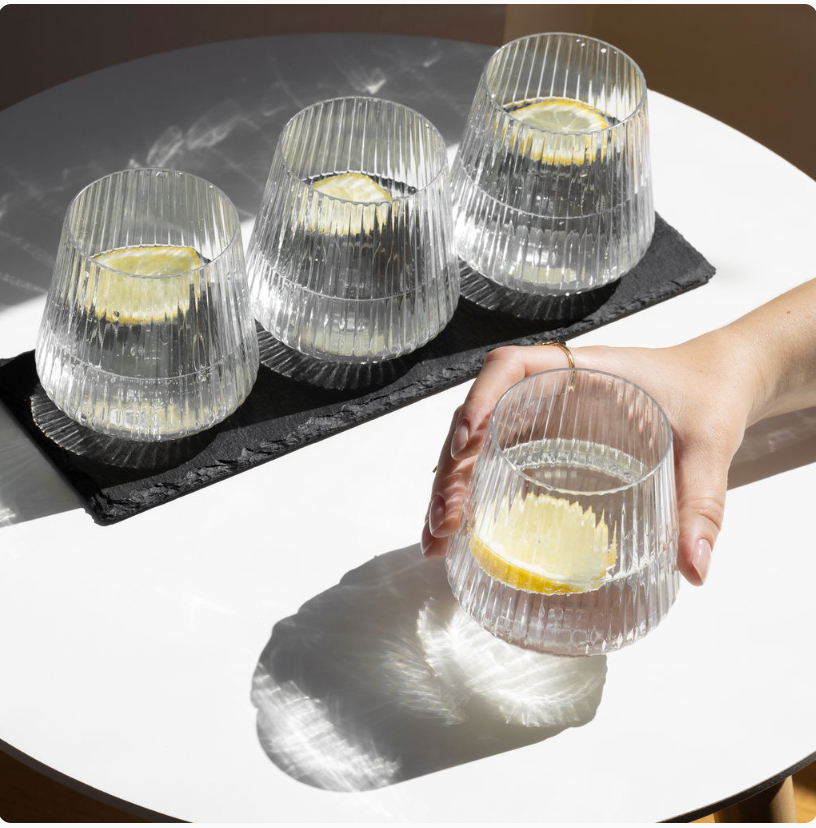 Stilrene plastikglas til hverdag og fest - 4 stk