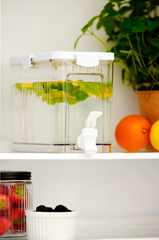 Dispenser med hane til køleskab