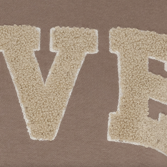 Sweatshirt Jessa i fango melange med beige tekst