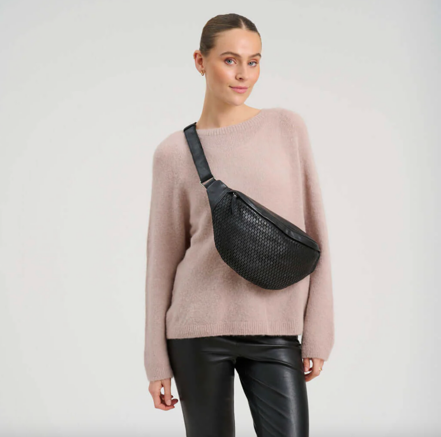 Bumbag med perforeret mønster