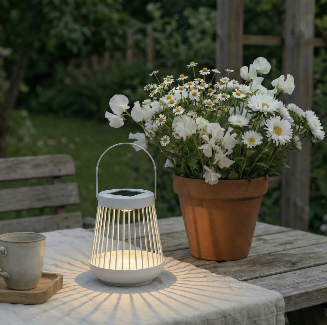 Lanterne med solceller - Hvid metal