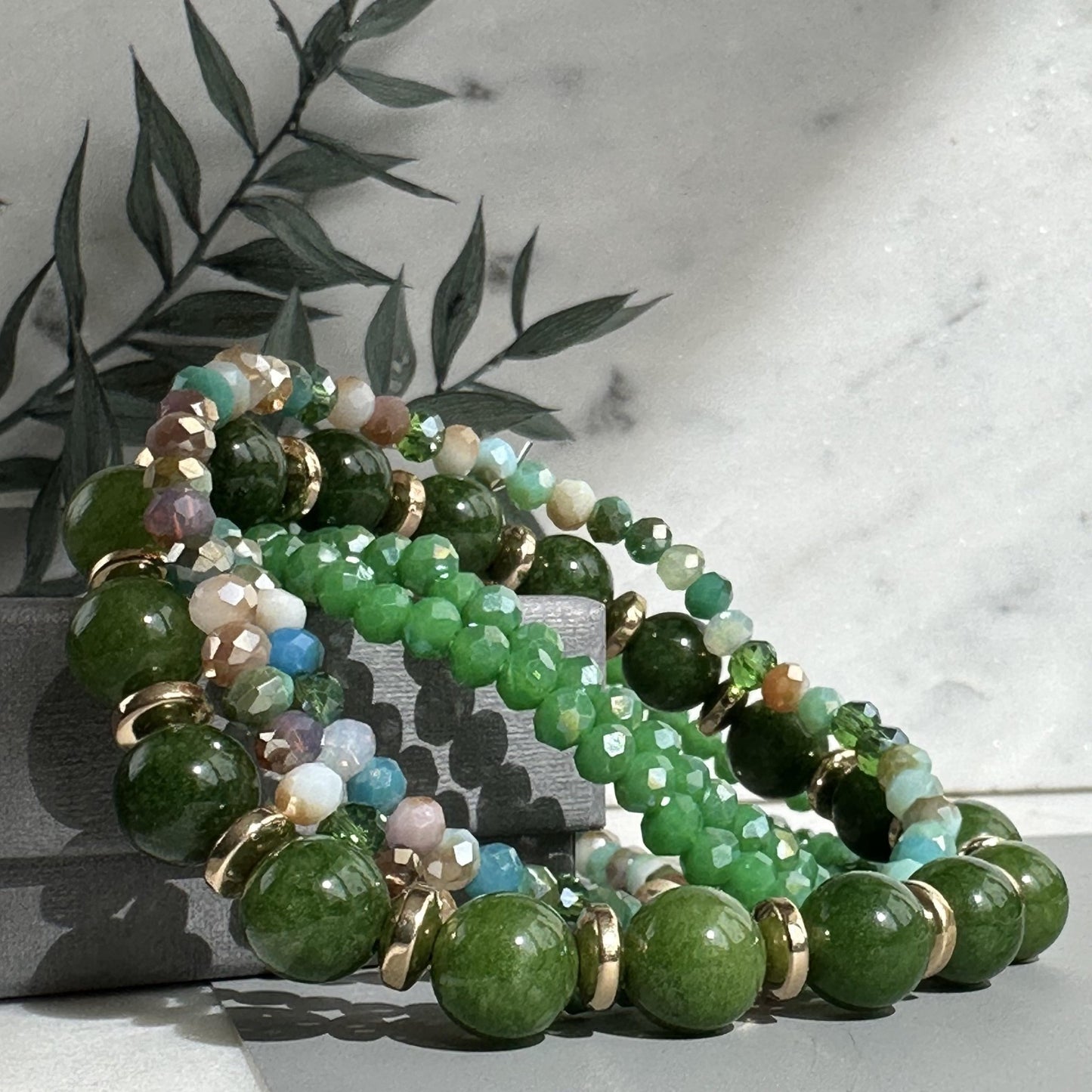 Armbånd MICHELLE Emerald – Sæt med 5 armbånd - VIAMAJA.DK