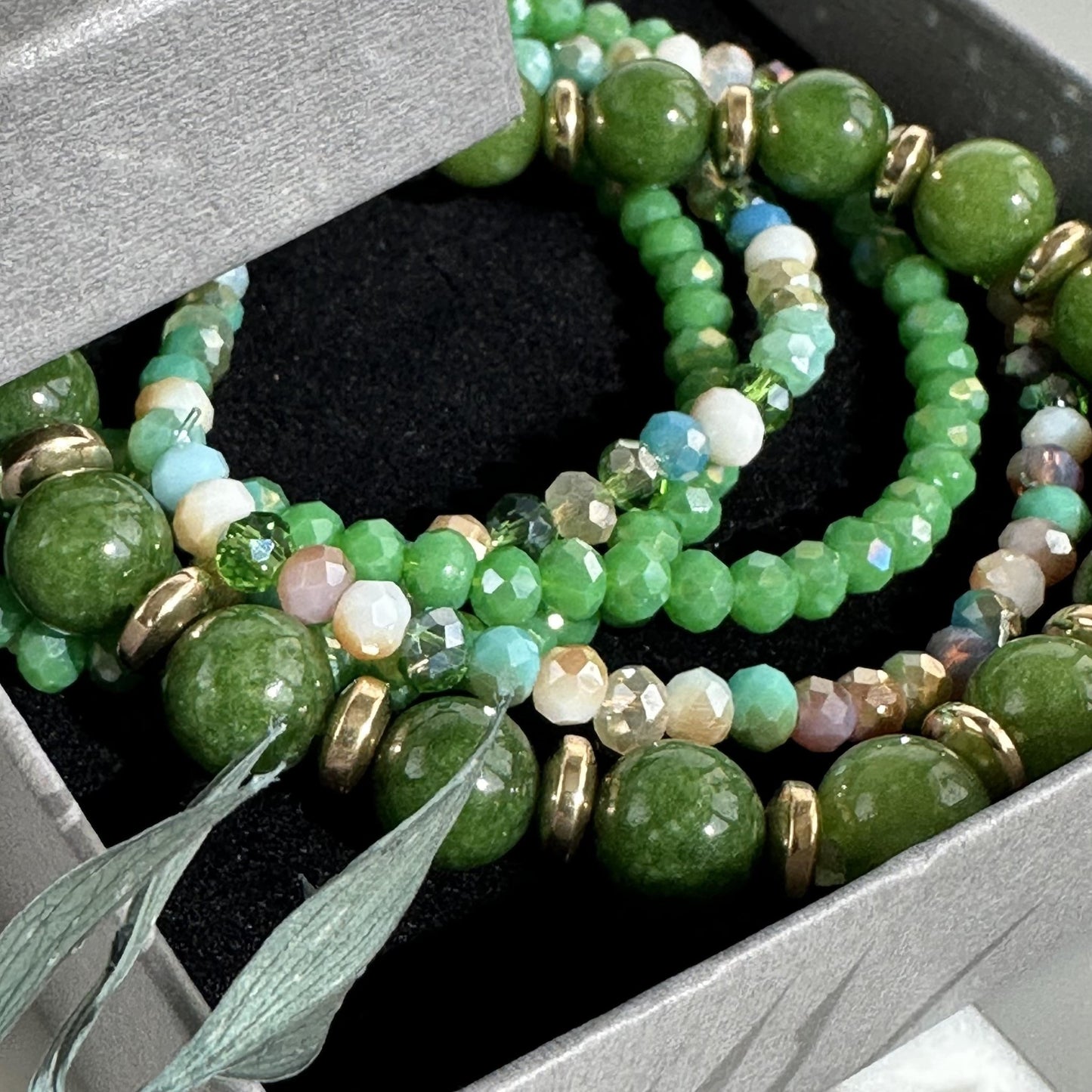 Armbånd MICHELLE Emerald – Sæt med 5 armbånd - VIAMAJA.DK