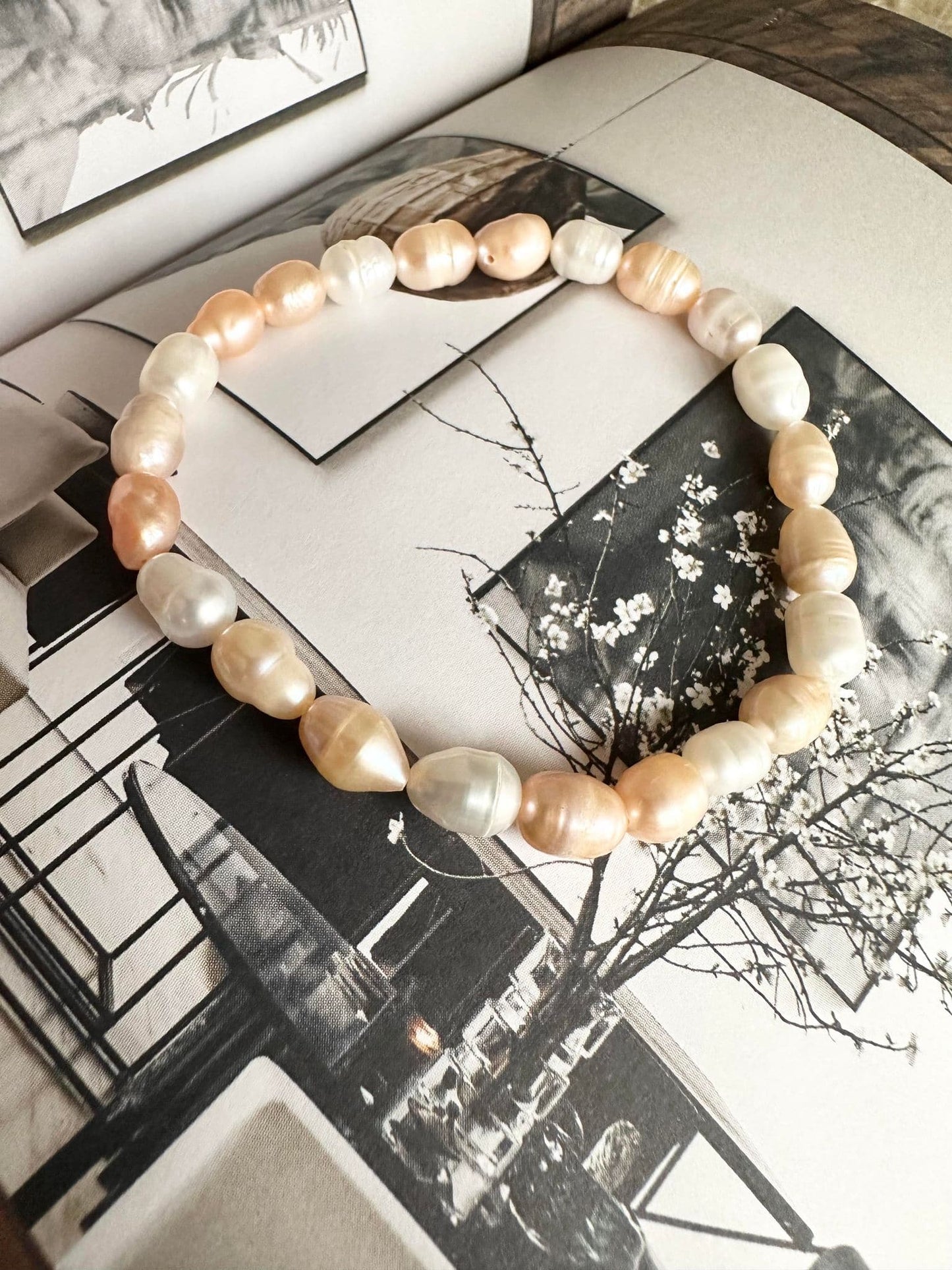 Armbånd Nadia m. 5mm ferskvandsperler – Beige mix - VIAMAJA.DK