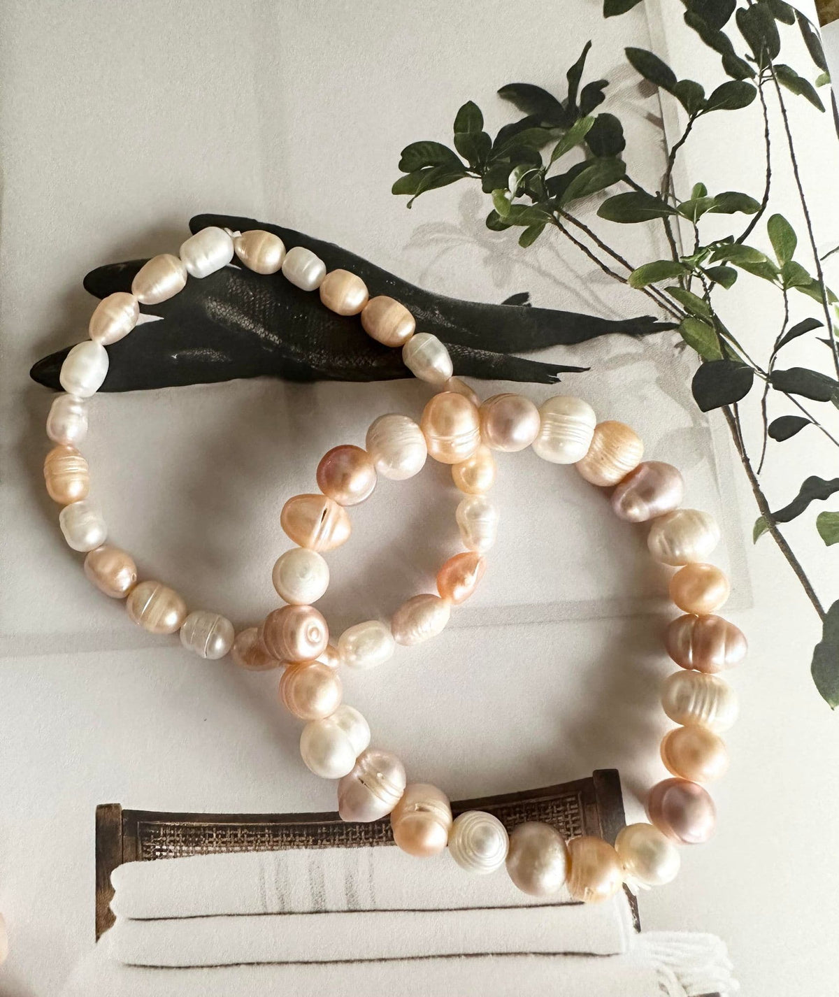 Armbånd Nadia m. 8mm ferskvandsperler – Beige mix - VIAMAJA.DK
