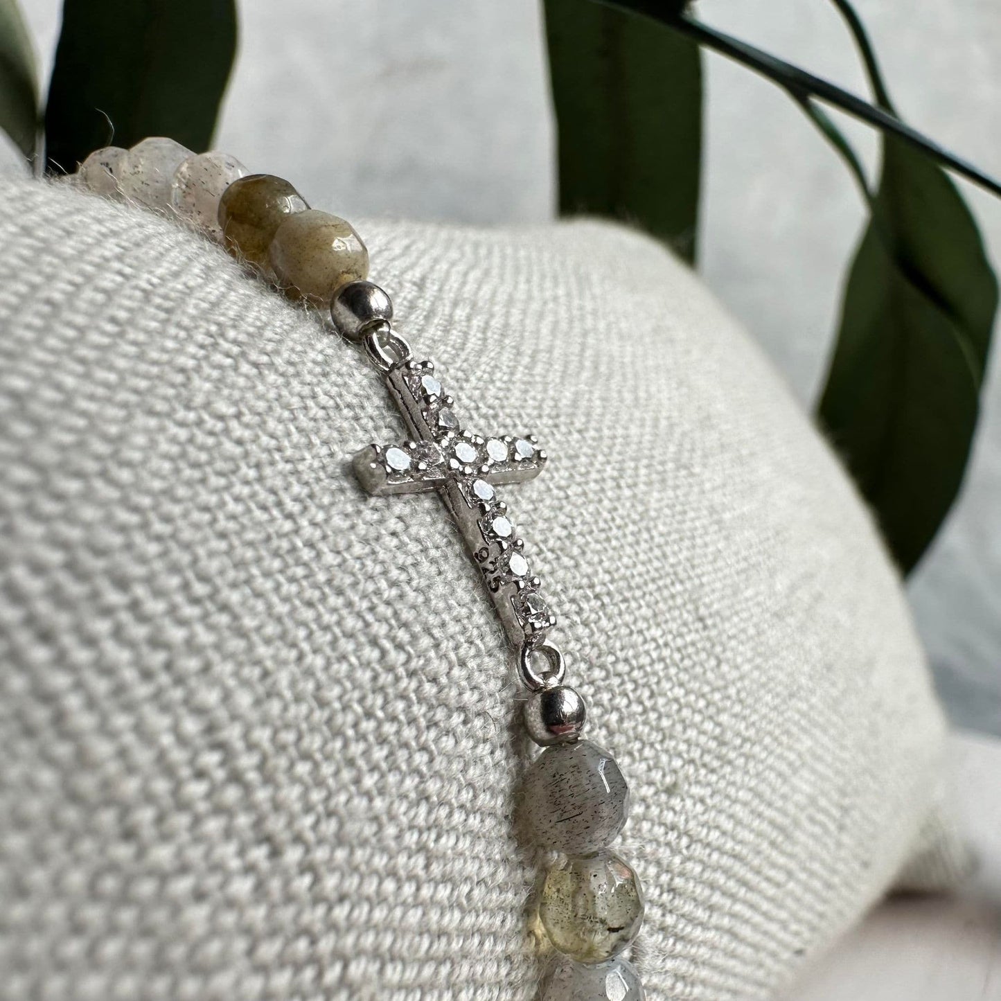 Armbånd Nikki labodorite - Sterling silver kors - VIAMAJA.DK