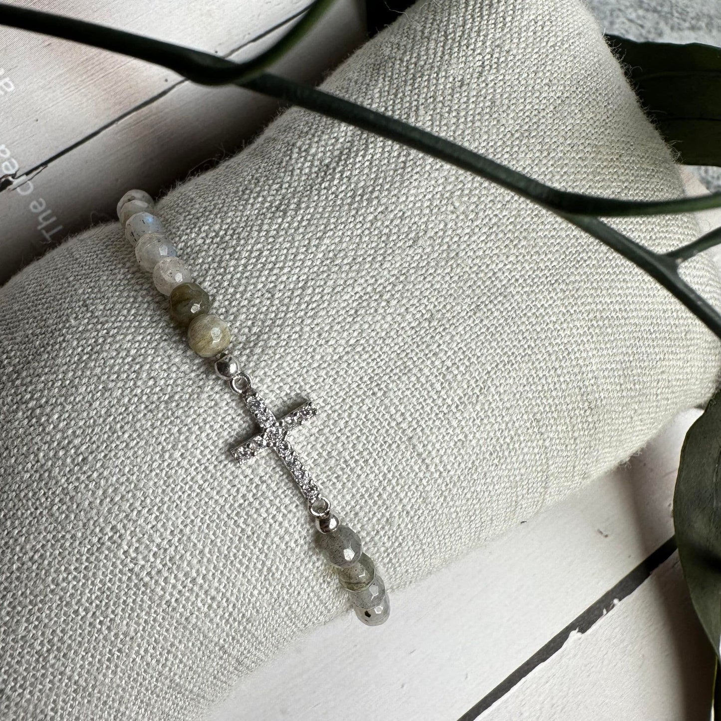 Armbånd Nikki labodorite - Sterling silver kors - VIAMAJA.DK