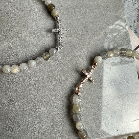 Armbånd Nikki labodorite - Sterling silver kors - VIAMAJA.DK