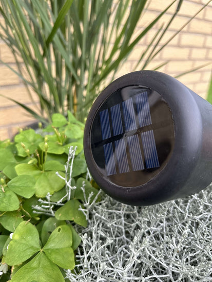 Bedlampe med solceller - VIAMAJA.DK