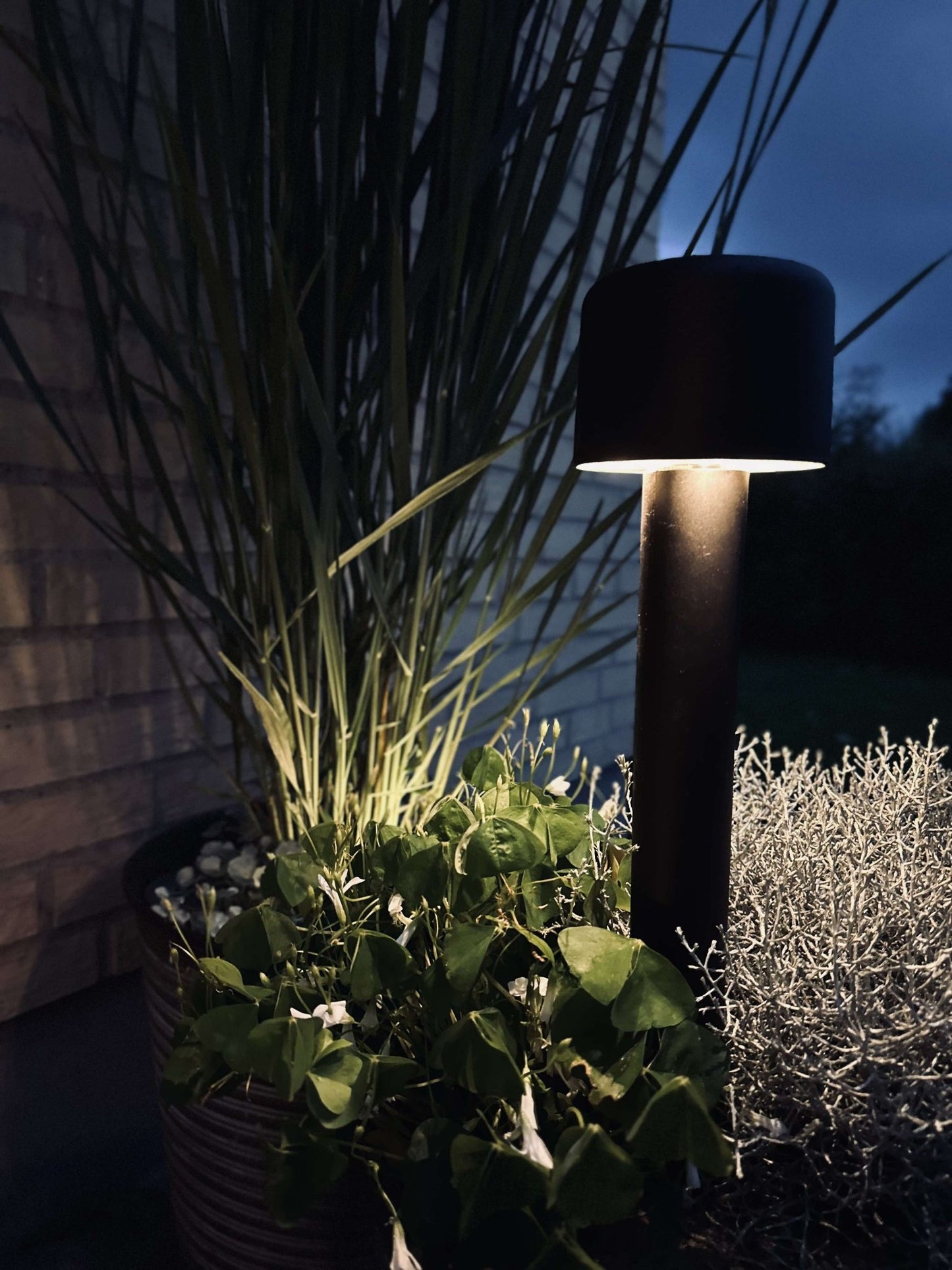 Bedlampe med solceller - VIAMAJA.DK