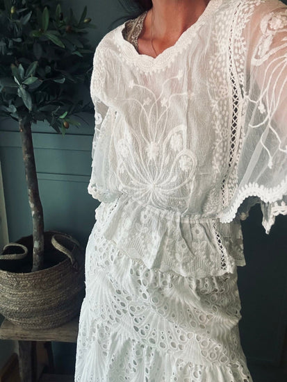 Bluse embroidered - White S/M - VIAMAJA.DK