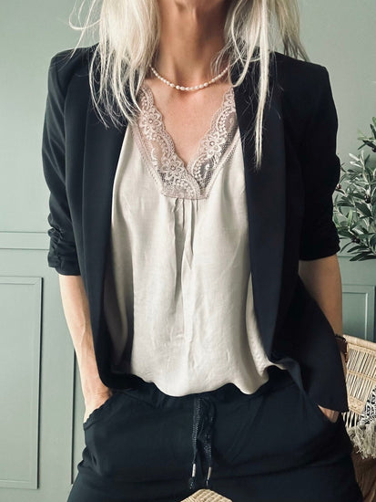 Bluse med blonde – Beige oversize - VIAMAJA.DK