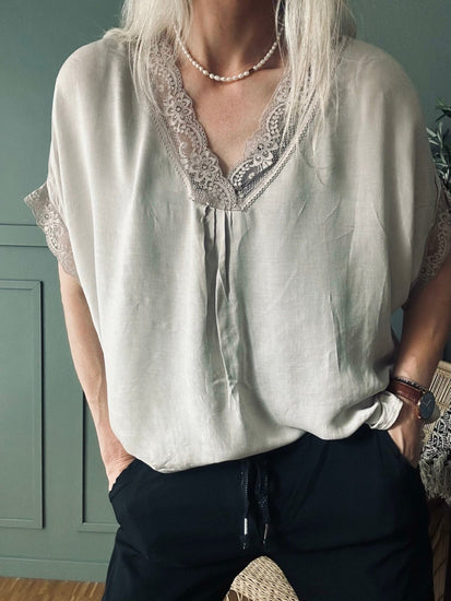 Bluse med blonde – Beige oversize - VIAMAJA.DK