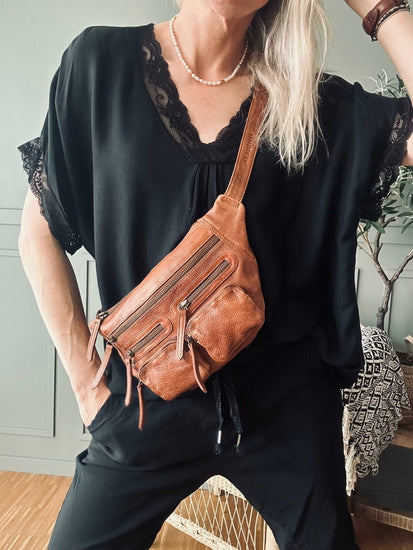 Bluse med blonde – Black oversize - VIAMAJA.DK