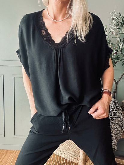 Bluse med blonde – Black oversize - VIAMAJA.DK