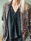 Bluse med blonde – Black oversize - VIAMAJA.DK